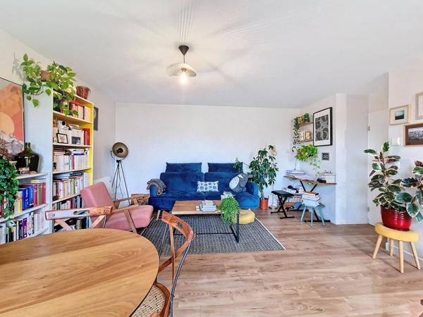 Appartement T2 de 44m² avec un balcon dans une résidence sécurisée proche des commerces