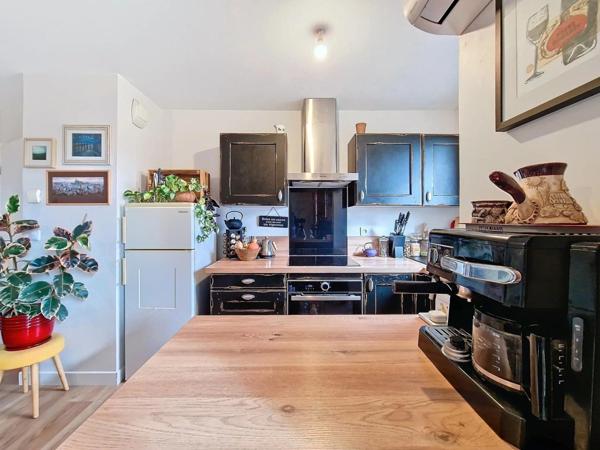 Appartement T2 de 44m² avec un balcon dans une résidence sécurisée proche des commerces