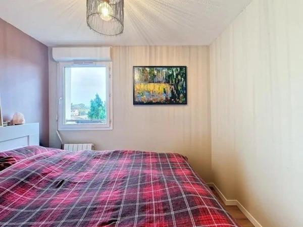 Appartement T2 de 44m² avec un balcon dans une résidence sécurisée proche des commerces