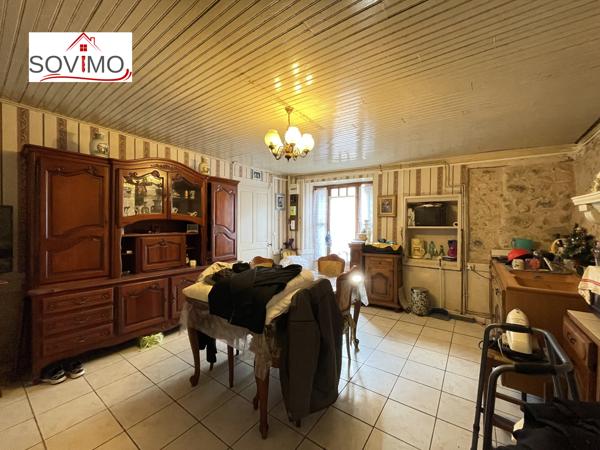DANS UN VILLAGE TOURISTIQUE, MAISON EN PIERRE INDÉPENDANTE AVEC TERRASSE, JARDIN SÉPARÉ