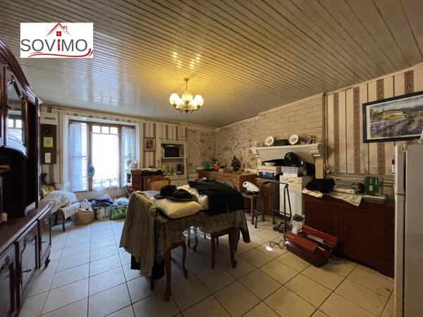 DANS UN VILLAGE TOURISTIQUE, MAISON EN PIERRE INDÉPENDANTE AVEC TERRASSE, JARDIN SÉPARÉ