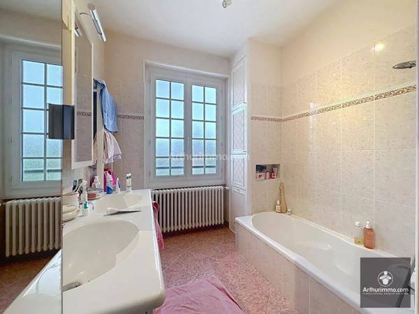 Vente                                                      Maison
                        
                     6 pièces                      146 m2                     à Mably