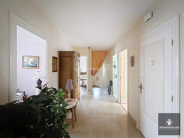 Vente                                                      Maison
                        
                     6 pièces                      146 m2                     à Mably