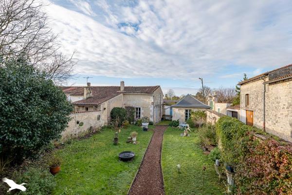 Maison à vendre |  Matha |  9 pièces | 319 m²