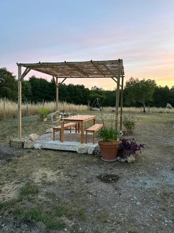 Maison de 160m2 environ avec garage entièrement refaite située à 5 Min du centre de Montguyon

Vous entrerez sur un beau salon avec insert de 27m2 donnant sur une cuisine dinatoire de 22m2 et son arrière cuisine ainsi qu'une salle d'eau avec douche à l'italienne. 
A l'étage, un joli palier dessert 4 grandes chambres dont une de 32m2 avec dressing (possibilité d'y faire une salle d'eau pour suite parentale).

De plus, un garage vient compléter la maison (Possibilité d'y faire une suite parentale). 

Les + de cette maison :
Peu de voisinage
Maison refaite avec goût
Grand terrain avec vue dégagée
Possibilité de créer une 5e chambre
DPE C