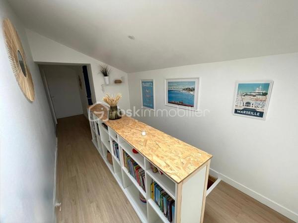Maison de 160m2 environ avec garage entièrement refaite située à 5 Min du centre de Montguyon

Vous entrerez sur un beau salon avec insert de 27m2 donnant sur une cuisine dinatoire de 22m2 et son arrière cuisine ainsi qu'une salle d'eau avec douche à l'italienne. 
A l'étage, un joli palier dessert 4 grandes chambres dont une de 32m2 avec dressing (possibilité d'y faire une salle d'eau pour suite parentale).

De plus, un garage vient compléter la maison (Possibilité d'y faire une suite parentale). 

Les + de cette maison :
Peu de voisinage
Maison refaite avec goût
Grand terrain avec vue dégagée
Possibilité de créer une 5e chambre
DPE C