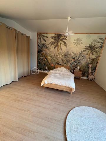 Maison de 160m2 environ avec garage entièrement refaite située à 5 Min du centre de Montguyon

Vous entrerez sur un beau salon avec insert de 27m2 donnant sur une cuisine dinatoire de 22m2 et son arrière cuisine ainsi qu'une salle d'eau avec douche à l'italienne. 
A l'étage, un joli palier dessert 4 grandes chambres dont une de 32m2 avec dressing (possibilité d'y faire une salle d'eau pour suite parentale).

De plus, un garage vient compléter la maison (Possibilité d'y faire une suite parentale). 

Les + de cette maison :
Peu de voisinage
Maison refaite avec goût
Grand terrain avec vue dégagée
Possibilité de créer une 5e chambre
DPE C