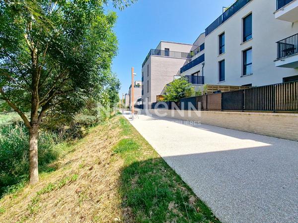 À vendre appartement 2 pièces avec terrasse, parking et cave, quartier de la Croix Bonnet à Bois d'Arcy