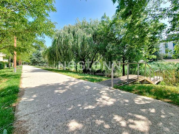 À vendre appartement 2 pièces avec terrasse, parking et cave, quartier de la Croix Bonnet à Bois d'Arcy