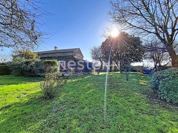 Belle maison en pierre d'environ 190 m² sur 1500 m² de terrain