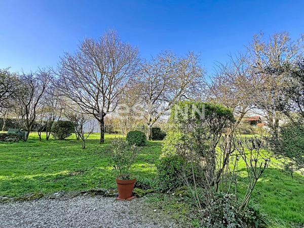 Belle maison en pierre d'environ 190 m² sur 1500 m² de terrain