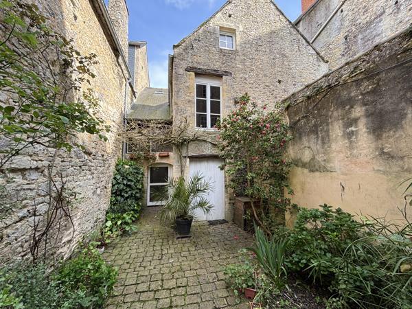 Hôtel particulier des XVème et XVIIIème siècles - BAYEUX