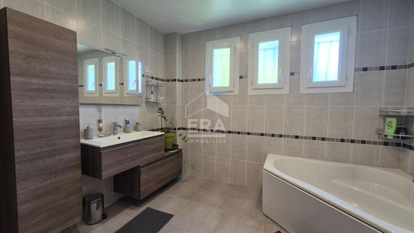 Maison Grisy Suisnes 7 pièce(s) 142 m2
