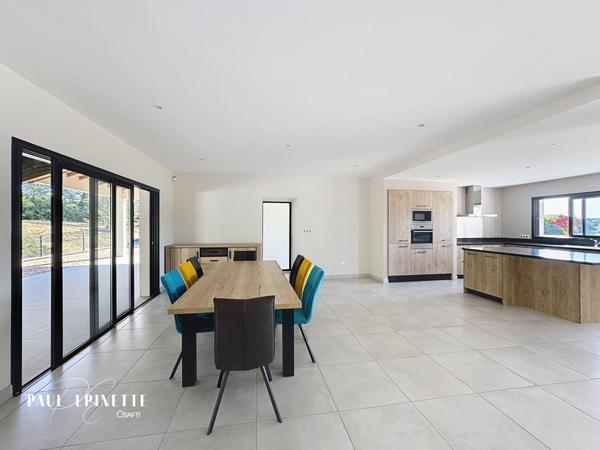 Ferme rénovée de 174m2 avec dépendance de 30m2