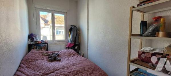 Située dans un environnement paisible, cette charmante maison en très bon état général, saine e...