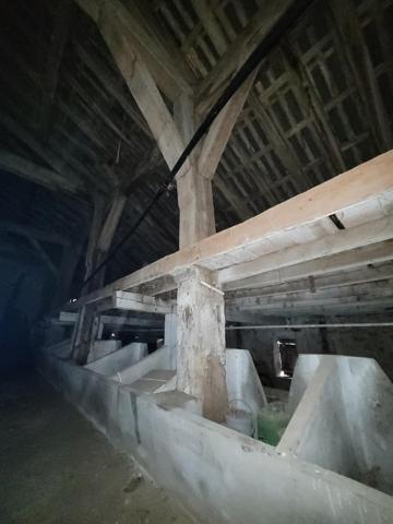 grange de 300m2 avec possibilité de réaliser 2 appartements