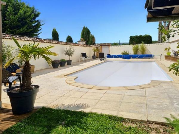 Maison Les Cheres 8 pièces 220 m2, garage, piscine