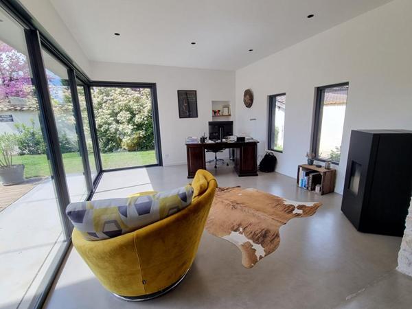 Maison Les Cheres 8 pièces 220 m2, garage, piscine