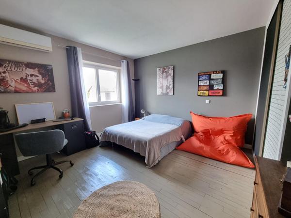 Maison Les Cheres 8 pièces 220 m2, garage, piscine