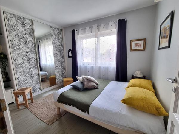 Maison Les Cheres 8 pièces 220 m2, garage, piscine