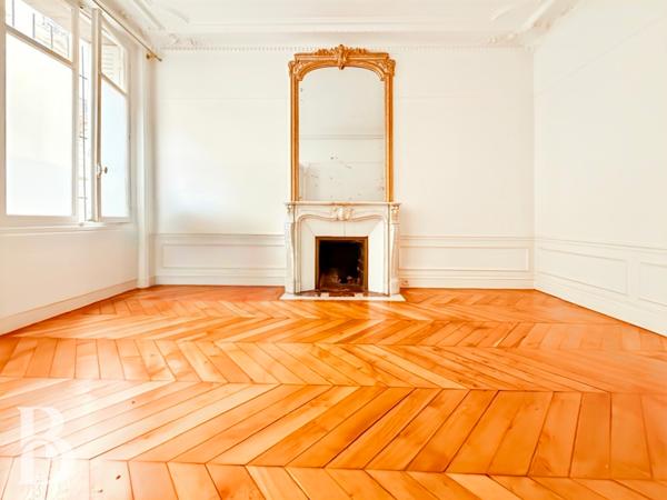 Paris (75008) MONCEAU - APPARTEMENT HAUSSMANNIEN DE PRESTIGE- USAGE D'HABITATION OU MIXTE