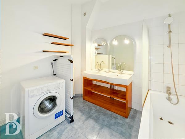 Paris (75008) MONCEAU - APPARTEMENT HAUSSMANNIEN DE PRESTIGE- USAGE D'HABITATION OU MIXTE