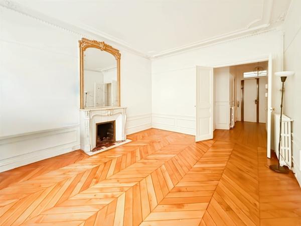 Paris (75008) MONCEAU - APPARTEMENT HAUSSMANNIEN DE PRESTIGE- USAGE D'HABITATION OU MIXTE