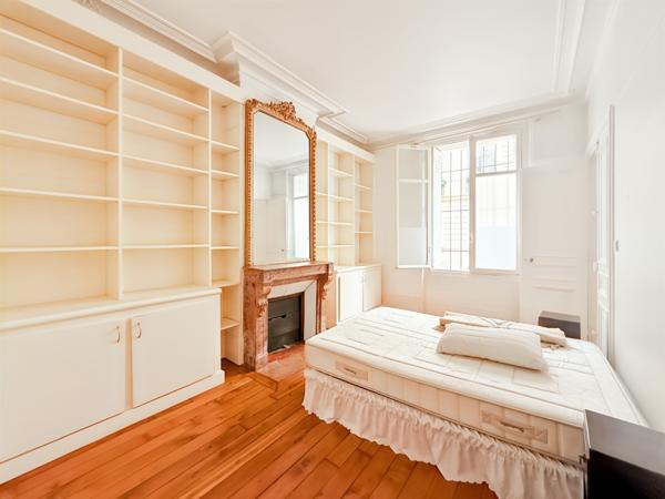 Paris (75008) MONCEAU - APPARTEMENT HAUSSMANNIEN DE PRESTIGE- USAGE D'HABITATION OU MIXTE