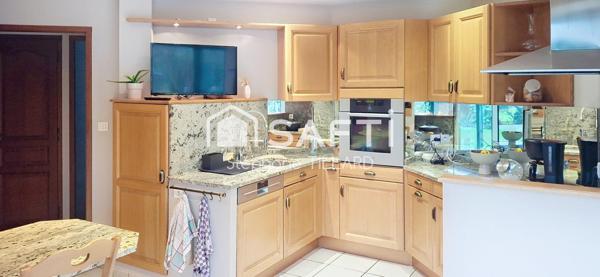 Maison familiale au cœur de village, commerces, services et école à pied