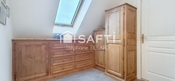 Maison familiale au cœur de village, commerces, services et école à pied