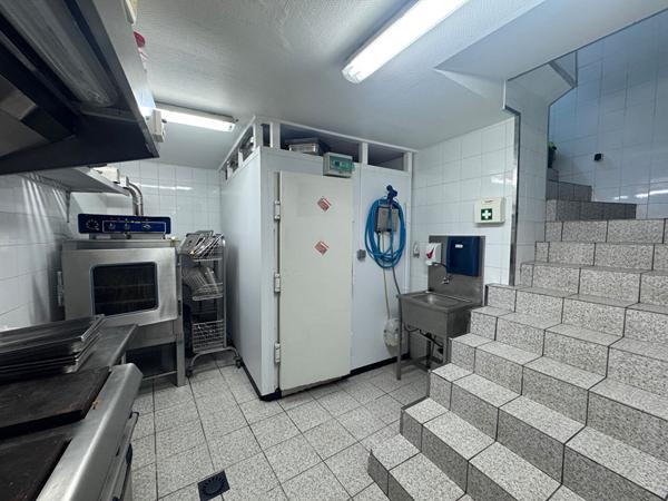 A vendre MUR et FOND Boucherie/traiteur + Appartements  PUY GUILLAUME