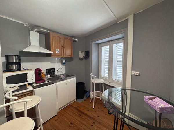 A vendre MUR et FOND Boucherie/traiteur + Appartements  PUY GUILLAUME