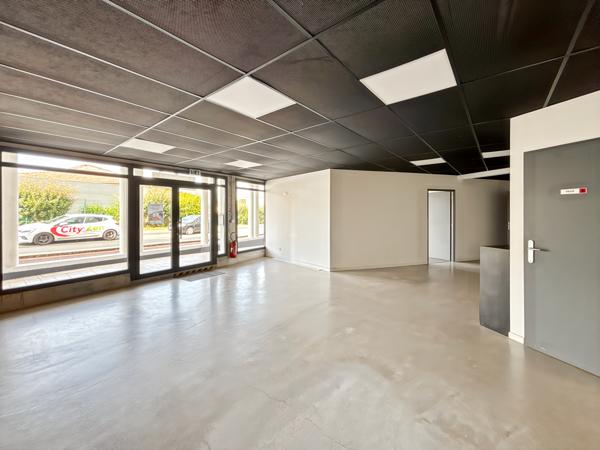 Local Commercial 2 pièces - 115 m²