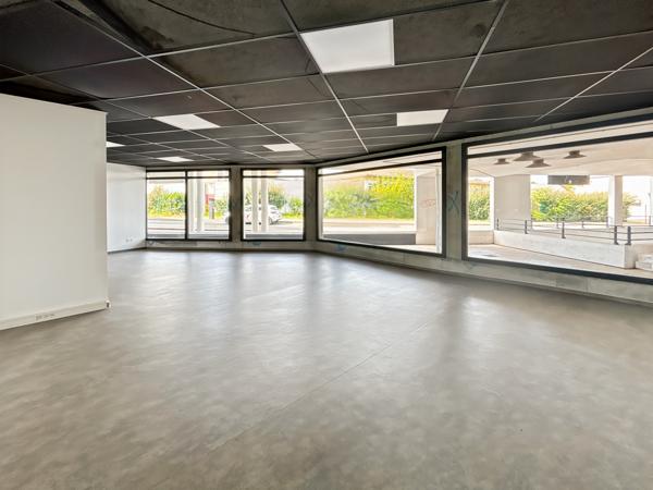 Local Commercial 2 pièces - 115 m²