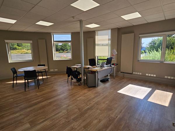 A VENDRE SITE INDUSTRIEL LAVAL , Change A VENDRE SITE INDUSTRIEL LAVAL , Change