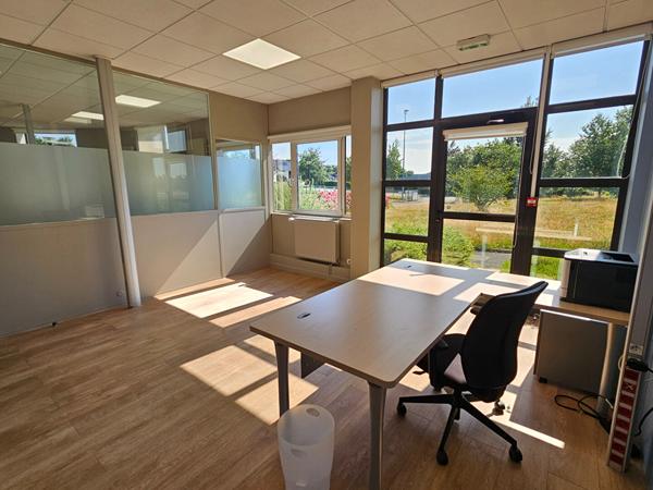A VENDRE SITE INDUSTRIEL LAVAL , Change A VENDRE SITE INDUSTRIEL LAVAL , Change