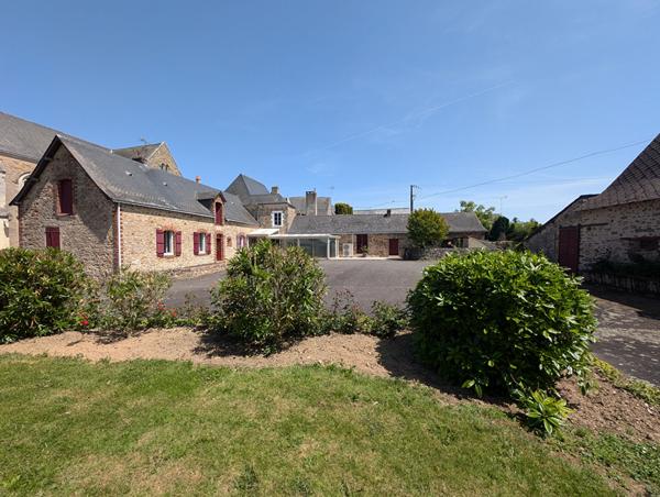 Maison XV° siècle - 6.176 m² de terrain , Segre en anjou bleu Maison XV° siècle - 6.176 m² de terrain , Segre en anjou bleu