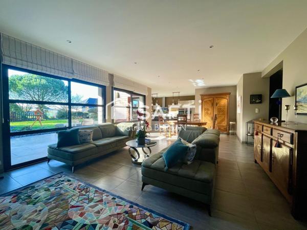 Maison d'architecte 259 m2, sur 2289 m2 de terrain