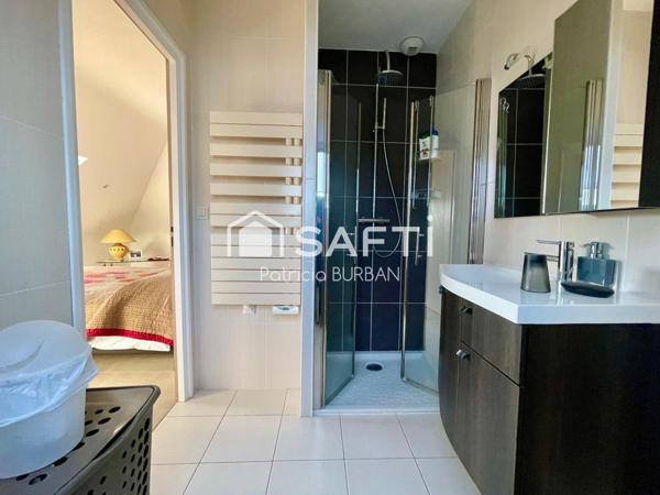 Maison d'architecte 259 m2, sur 2289 m2 de terrain