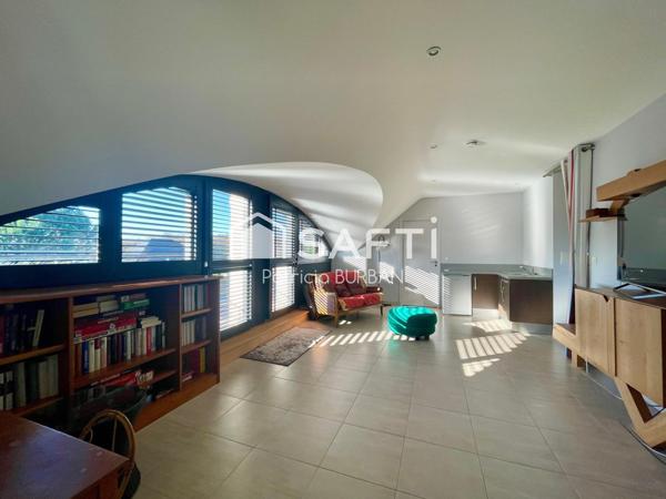 Maison d'architecte 259 m2, sur 2289 m2 de terrain