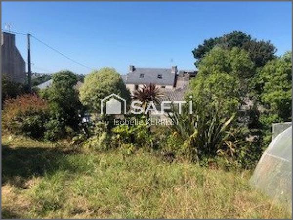 CORPS DE FERME très proche centre ville Plouescat