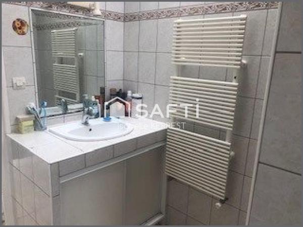 CORPS DE FERME très proche centre ville Plouescat