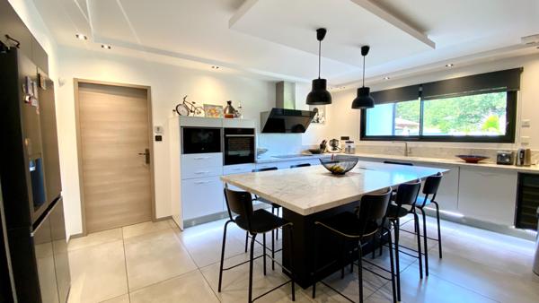 villa d'exception -  Mios - 4 chambres 233 m2, grands garages, prestations haut de gamme