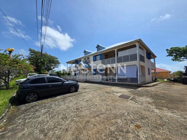 À VENDRE IMMEUBLE COMPOSÉ DE 2 T3 ET 2 T4 LOUÉS À GOYAVE