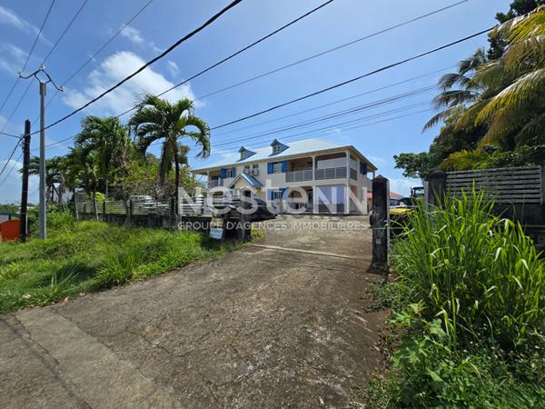 À VENDRE IMMEUBLE COMPOSÉ DE 2 T3 ET 2 T4 LOUÉS À GOYAVE