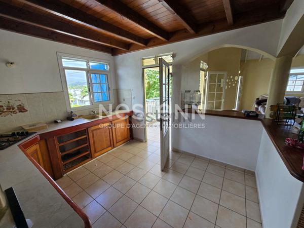 À VENDRE IMMEUBLE COMPOSÉ DE 2 T3 ET 2 T4 LOUÉS À GOYAVE