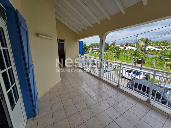 À VENDRE IMMEUBLE COMPOSÉ DE 2 T3 ET 2 T4 LOUÉS À GOYAVE