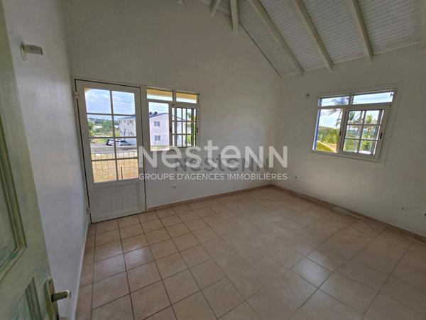 À VENDRE IMMEUBLE COMPOSÉ DE 2 T3 ET 2 T4 LOUÉS À GOYAVE
