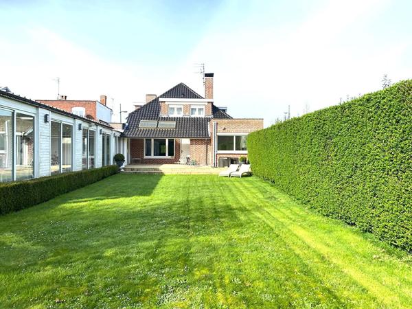 Maison meublée 200 m² avec jardin, cave et stationnement, 4 chambres Halluin Maison meublée 200 m² avec jardin, cave et stationnement, 4 chambres Halluin