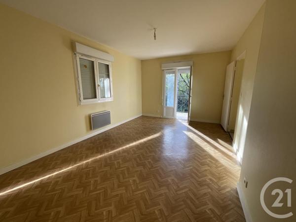 Immeuble à vendre  198,23 m2 GOURDON - 46